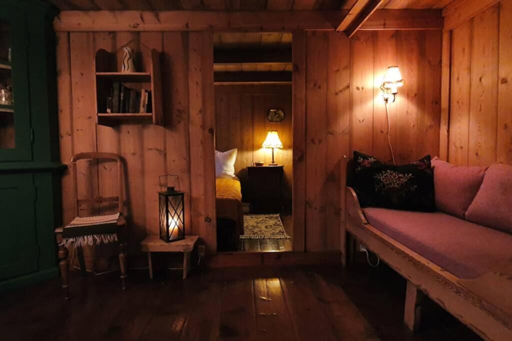 Charming And Authentic Heritage Retreat In Kvivik - Right Next To The River Bagian luar foto