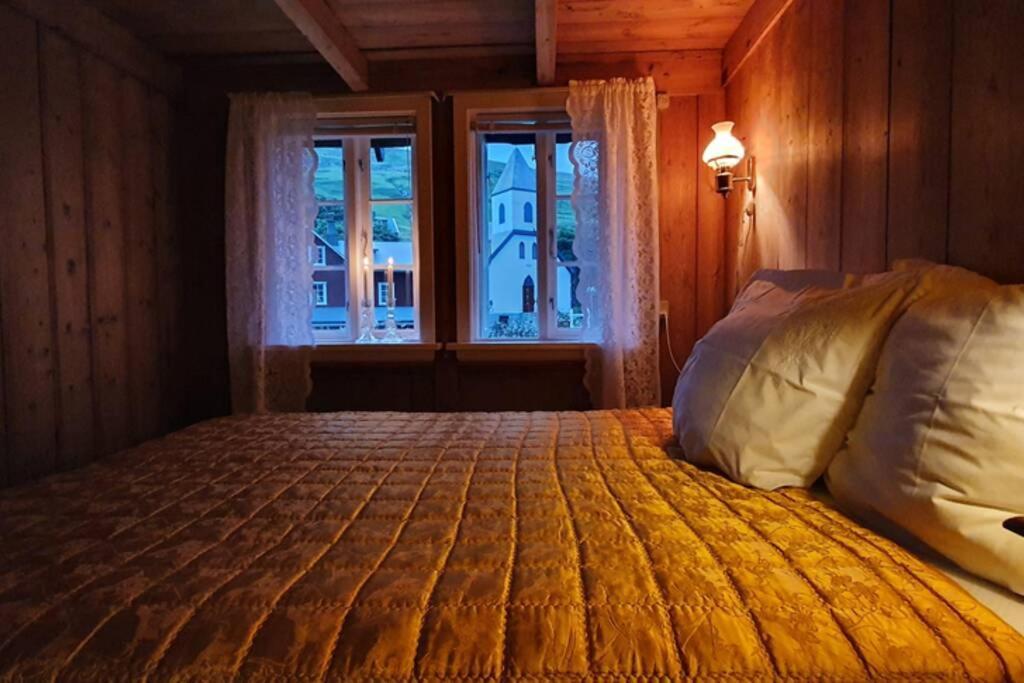 Charming And Authentic Heritage Retreat In Kvivik - Right Next To The River Bagian luar foto