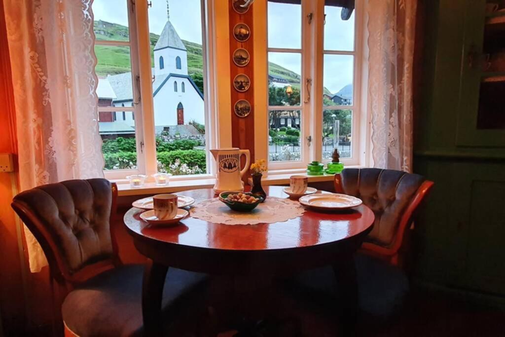 Charming And Authentic Heritage Retreat In Kvivik - Right Next To The River Bagian luar foto