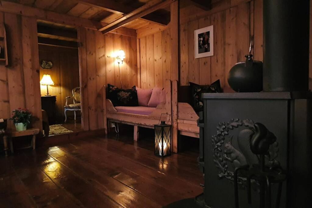 Charming And Authentic Heritage Retreat In Kvivik - Right Next To The River Bagian luar foto